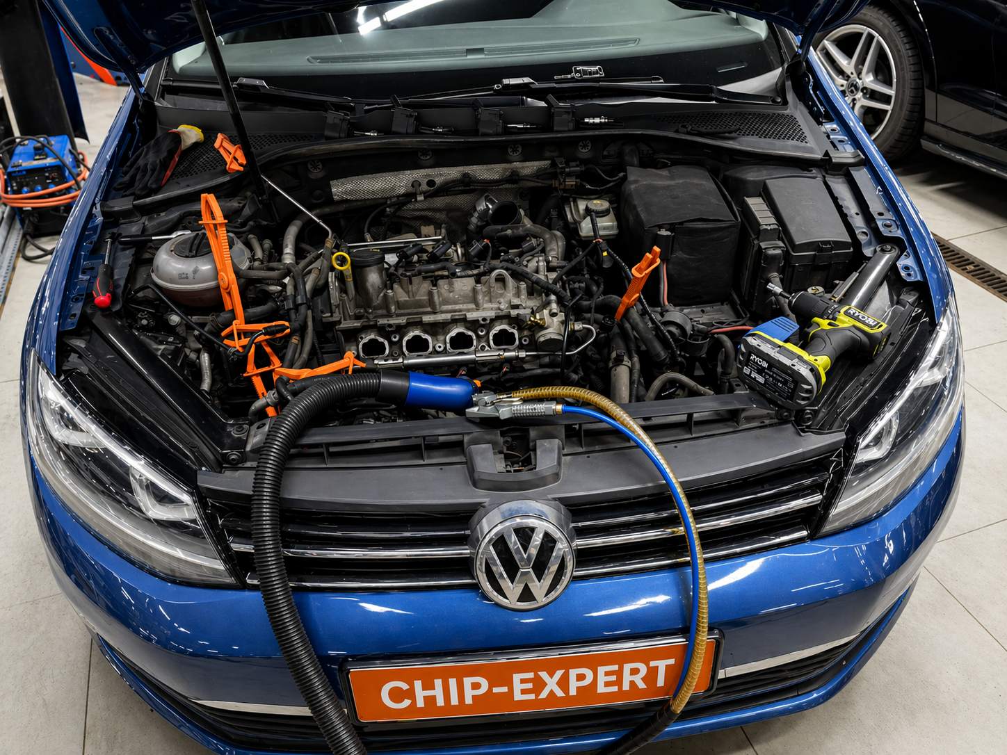 Volkswagen Golf 7 2014 после чип-тюнинга — chip-expert.pro, передний ракурс