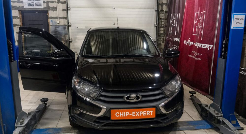 Lada Granta 2025, вид спереди в Чип-Эксперт — chip-expert.pro
