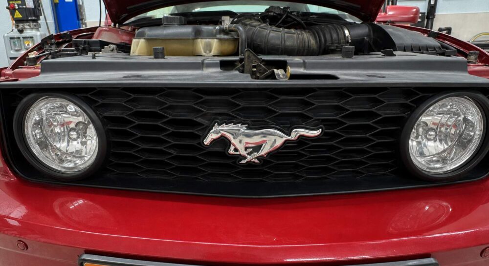 Ford Mustang 2005, вид спереди в Чип-Эксперт — chip-expert.pro