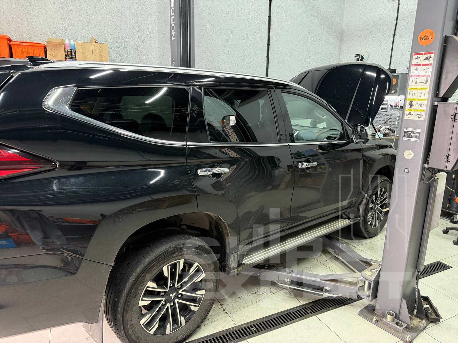 Кадр из мастерской Mitsubishi Pajero Sport 2020 в Чип-Эксперт — chip-expert.pro