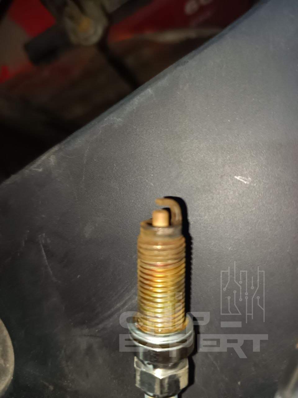 Haval F7 1.5 2023: рабочая часть снятой свечи зажигания. Чип-Эксперт — chip-expert.pro.